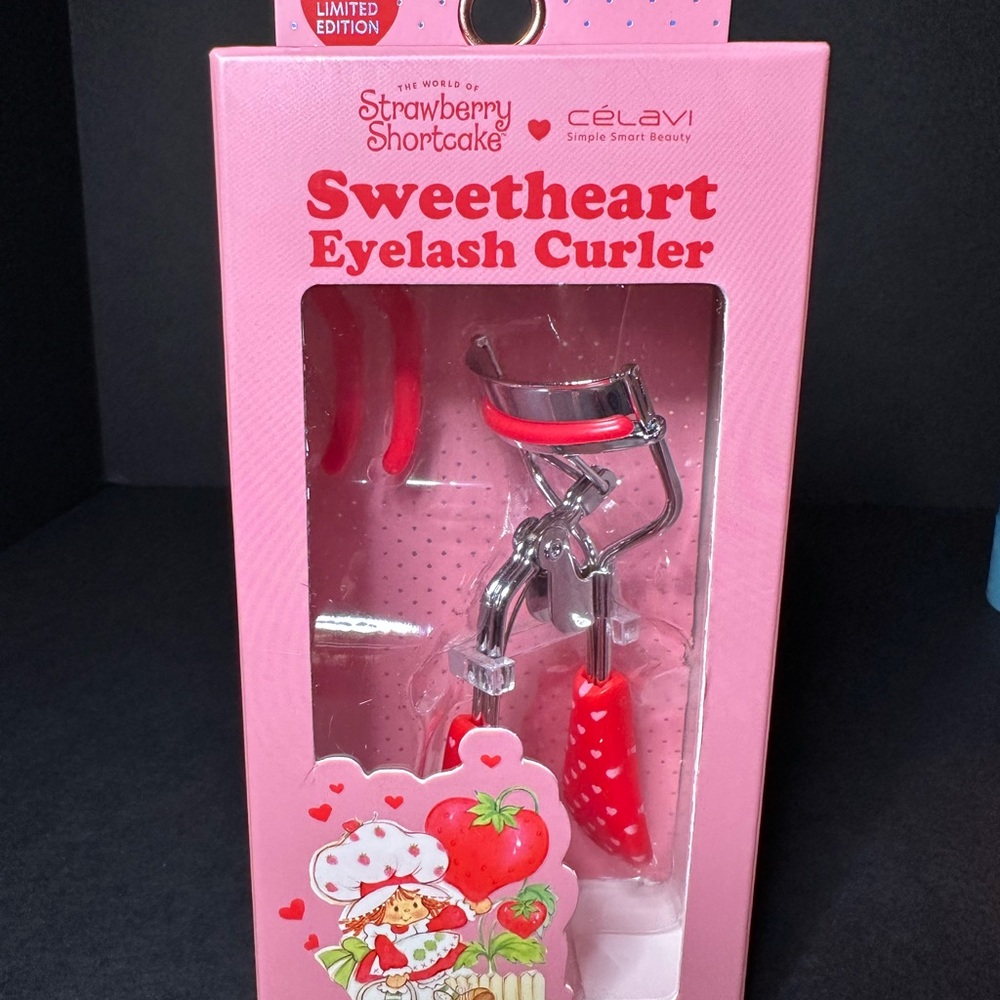 Strawberry Shortcake Eyelash Curler and Palette Set 🍓 - Picture 3 of 8